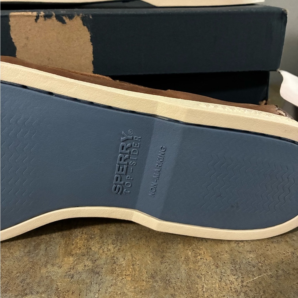 Sperry Men's Tan Leather Boat Shoes - Picture 5 of 7